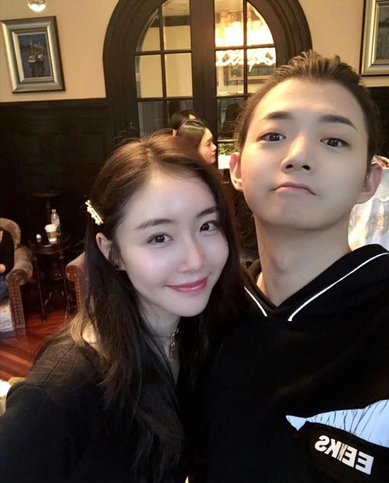 杨紫|“渣”会遗传吗？歌手火风为儿子霍尊发声被嘲：渣得一脉相承