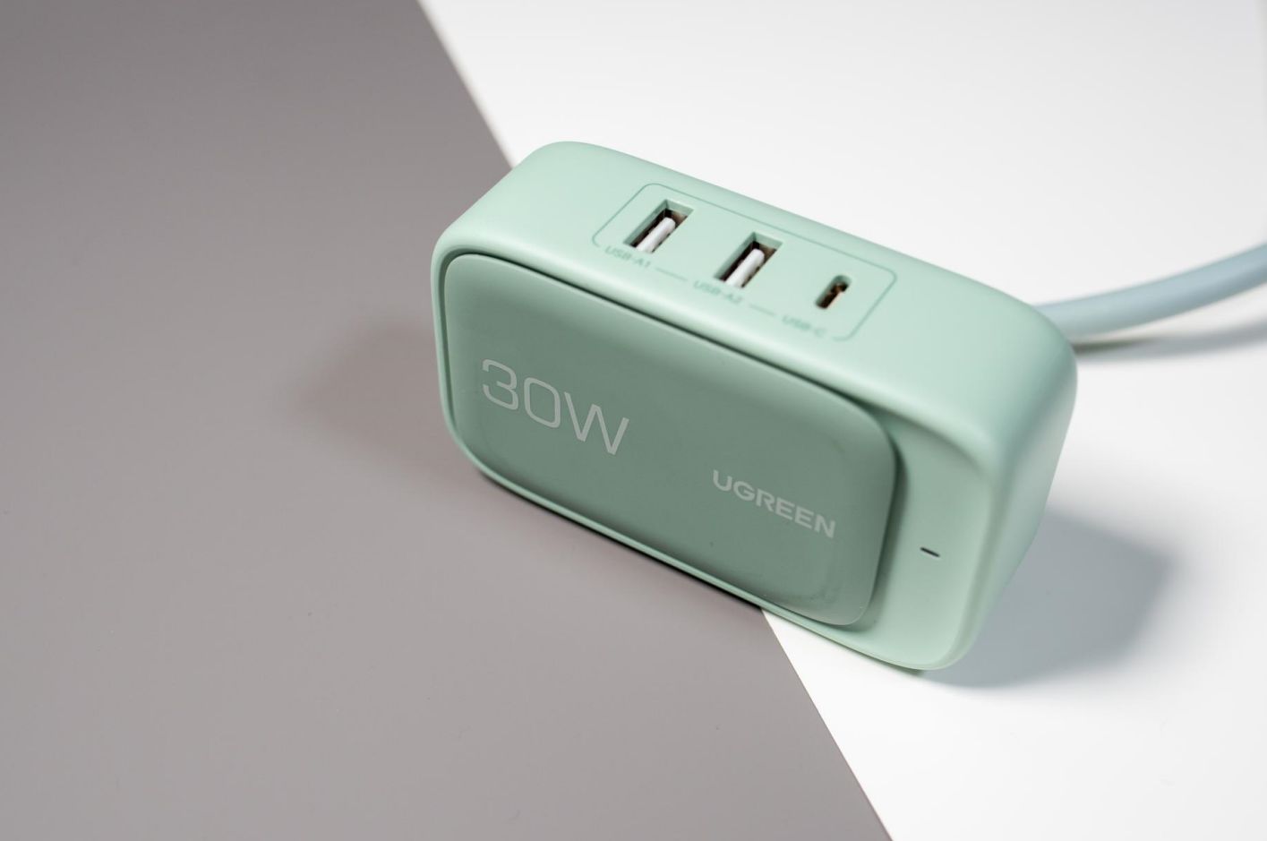 智能插座|智能插座也能做到小而精?绿联智充魔盒Life给了我外出新体验