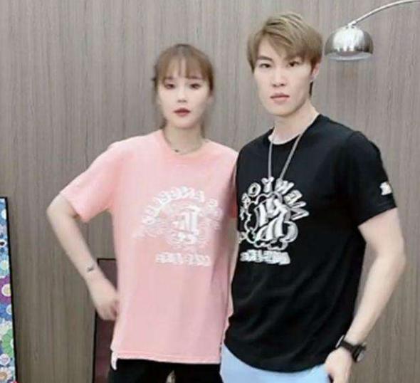 赵本山|赵本山女儿生病还要伺候男友，强颜欢笑惹怒粉丝，男友回应太奇葩