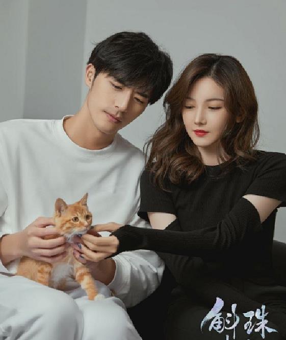 黄轩|笑死！陈小纭称陈伟霆的吻戏比徐开聘甜，徐开聘吻自己像哈士奇！