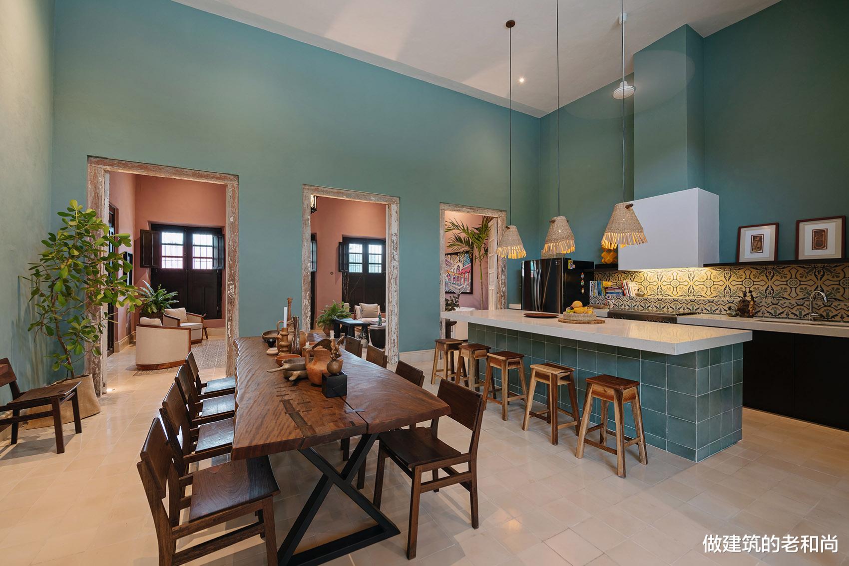 尊重殖民风格的老建筑改造：外部平平无奇，内部却大有乾坤