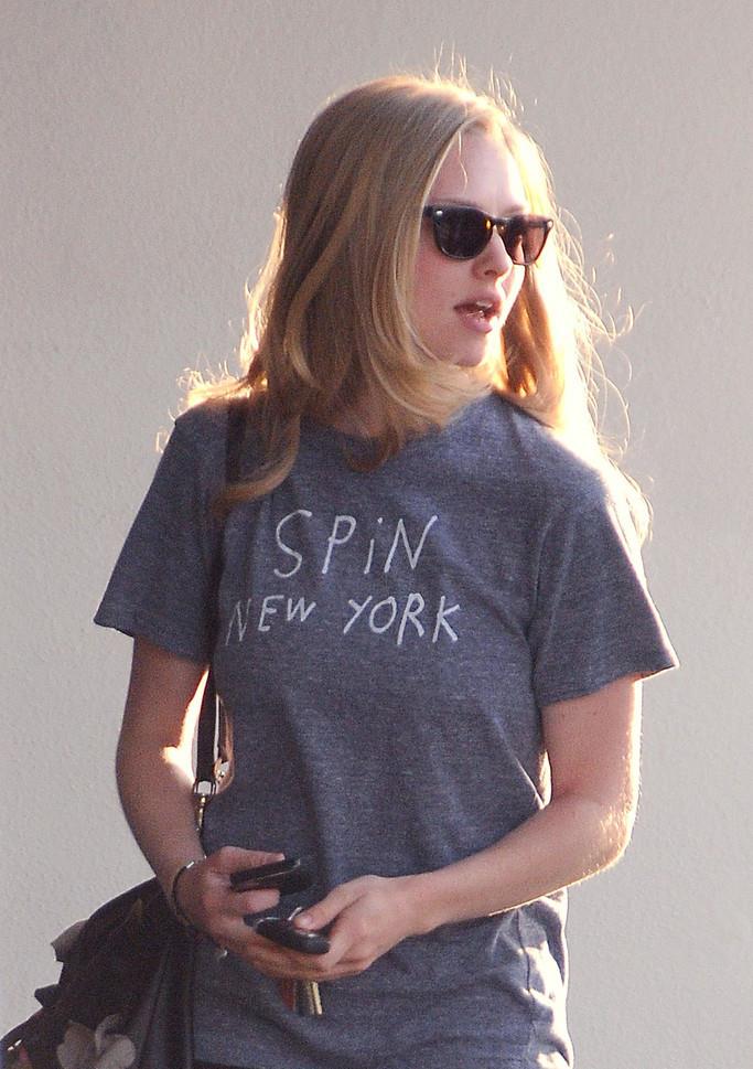 好莱坞|好莱坞女星-阿曼达·塞弗里德的美丽了解一下！