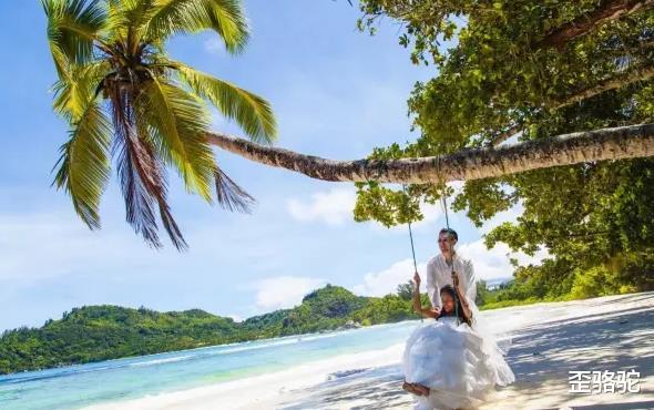 歪骆驼|河南男孩取非洲“黑珍珠”为妻，肤色阻挡不了爱，混血宝宝太可爱了