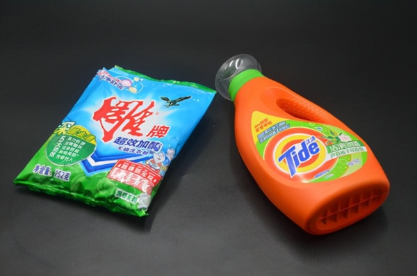 洗衣服只知道倒洗衣液？落伍了！教你一招，衣服干净如新飘香味