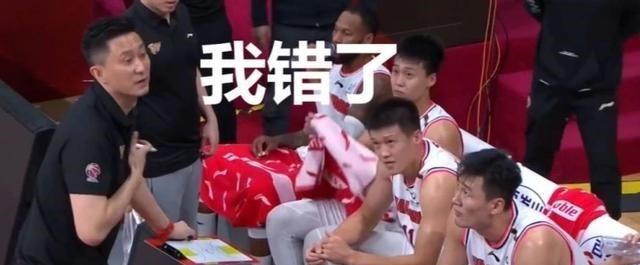 一个人的夜晚 22分钟狂揽14个篮板，阿日比谁都硬，杜锋没看走眼！