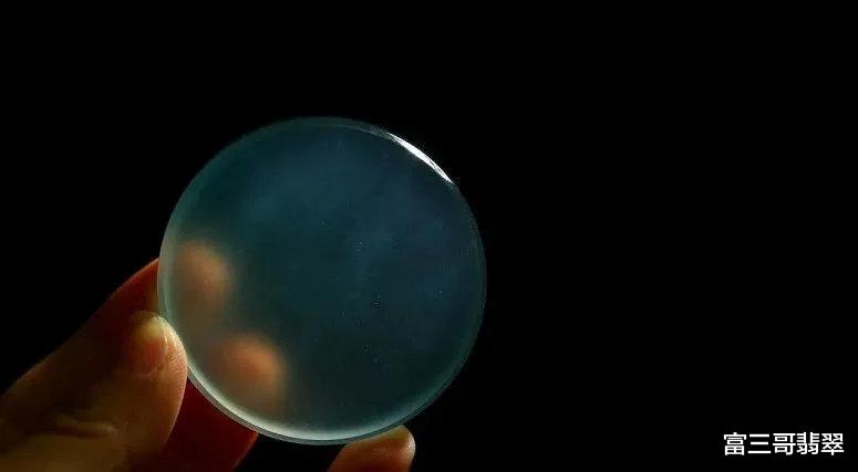翡翠|玉赏 | 净凝游逸，极品翡翠镯心