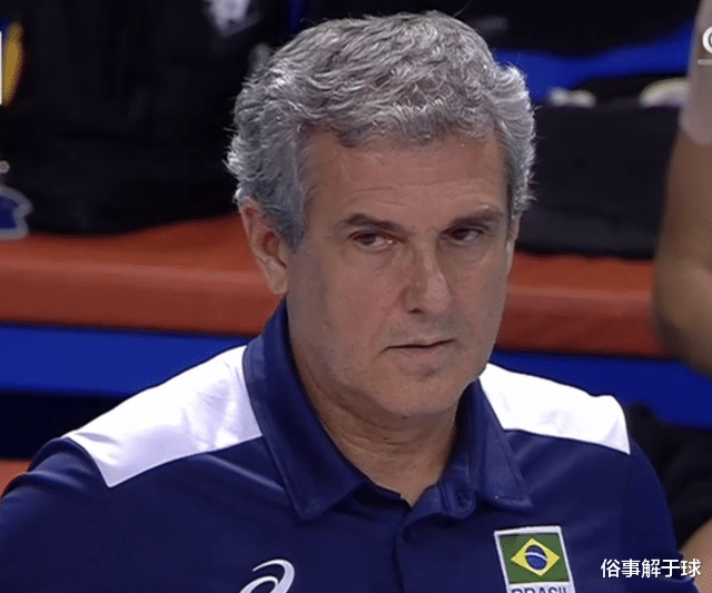 张常宁|爆冷取胜！郎平激动摘掉口罩喊话，张常宁大爆发，巴西主帅又懵了