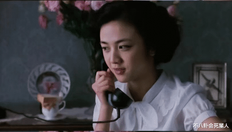 左小青|?文艺女神走性感路线，深V、短款睡衣，在红毯上一个比一个敢穿