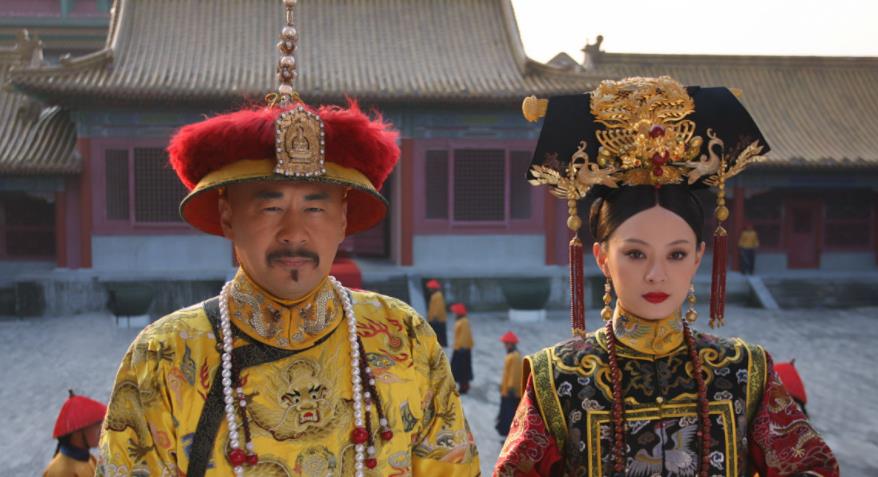 甄嬛传|《甄嬛传》8处穿帮，玢儿给皇上伴舞，年羹尧贺四蛋登基