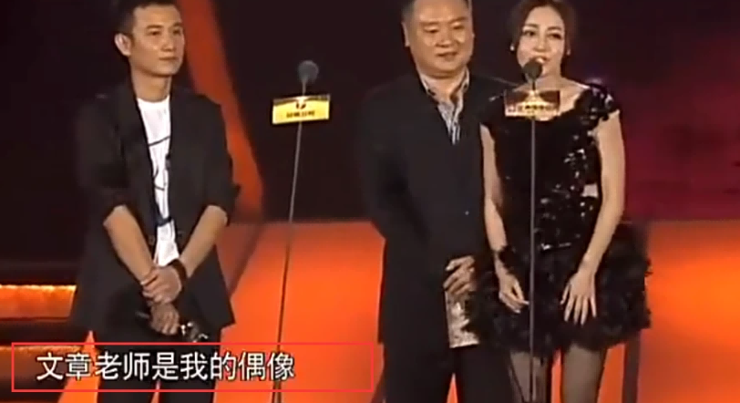 华灯初上|婚后天天被劝离，新年秀恩爱遭质疑，陈晓陈妍希的感情真是塑料？