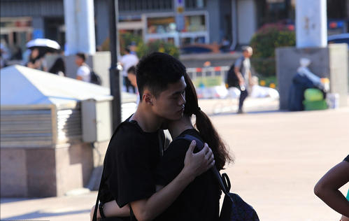 文说情感|出差一个月回来,妻子房间的垃圾桶,我发现了三只用过的避孕套