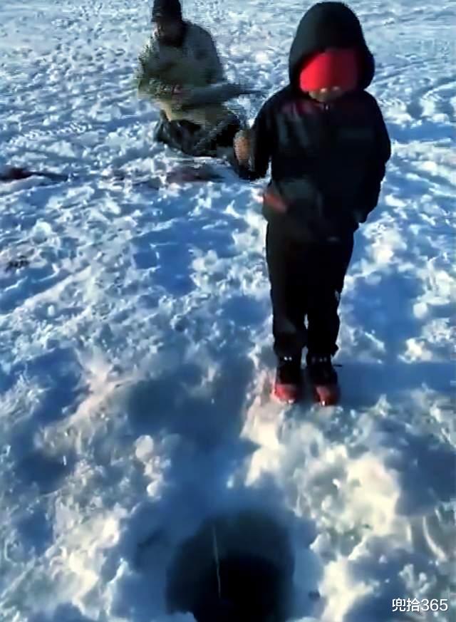 范振钰|6岁小朋友成功实现“大鱼梦”，看清楚个头后，大家欢呼了起来