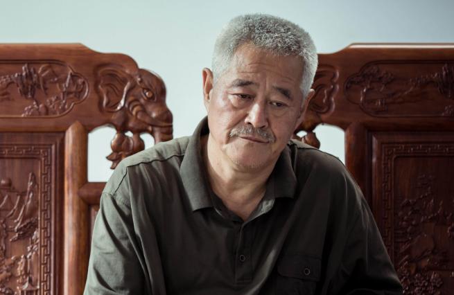 赵本山|赵本山与儿女共同现身，儿子瘦身成功撞脸父亲，网红女儿十分漂亮