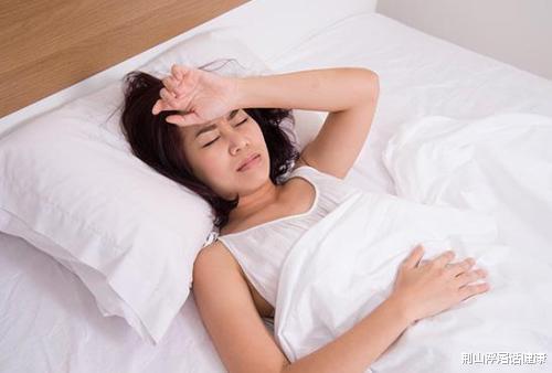 荆山浮屠话健康|晚上睡觉总是爱出汗,怎么回事?提醒:可能跟糖尿病和更年期有关