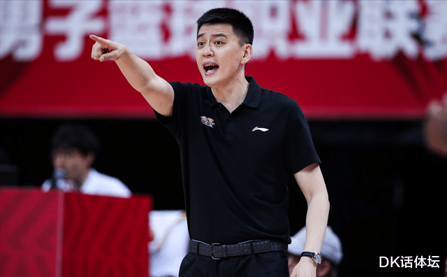 辽宁男篮|31岁老将不容易！辽宁“复仇”首钢，关键时刻总有奇兵站出来