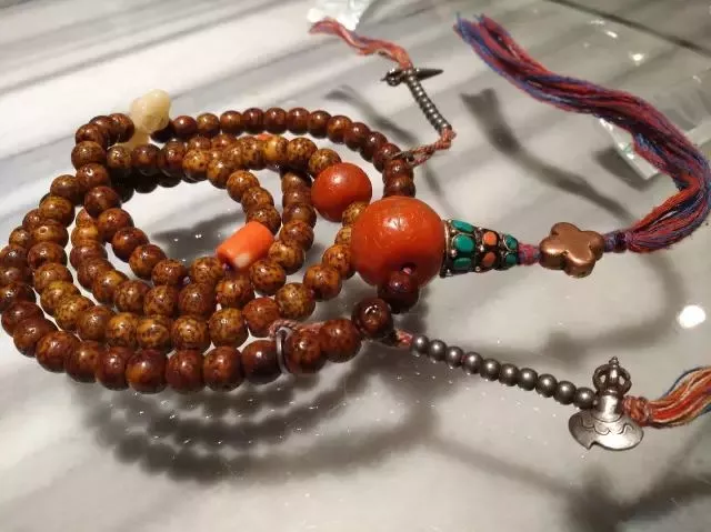 文玩|羡慕！入坑8年，如今他手上的串都已经开片了...咱们文玩人的追求啊！