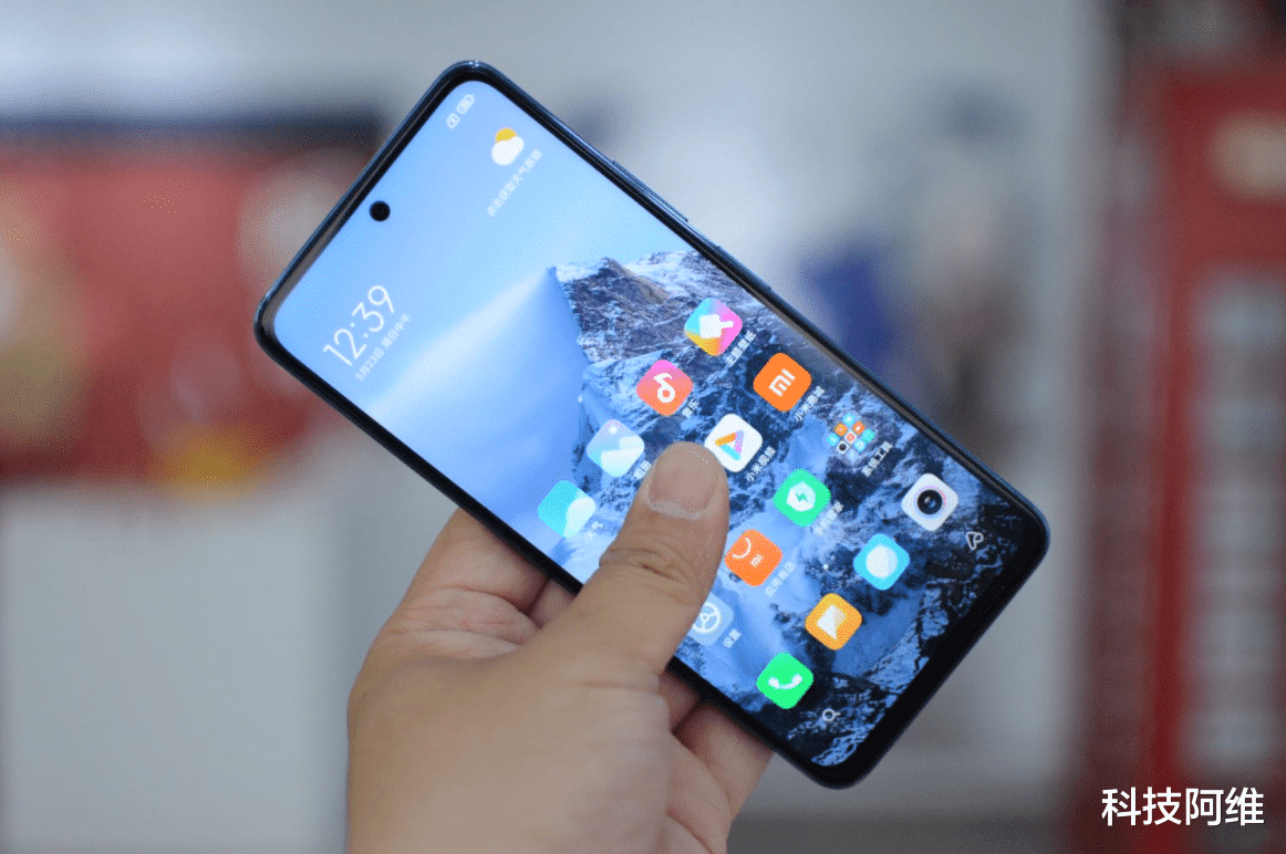 液晶显示器|为什么落后的lcd屏幕手机反而更受欢迎?