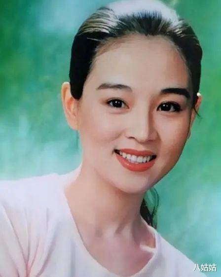 宋丹丹|英达抛弃宋丹丹，英宁抛弃赵明明，英家的两位前儿媳，如今怎样了