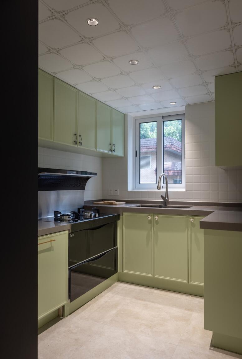 与其把阳台纳入客厅,不如将阳台扩大,入住后,才知道有多爽