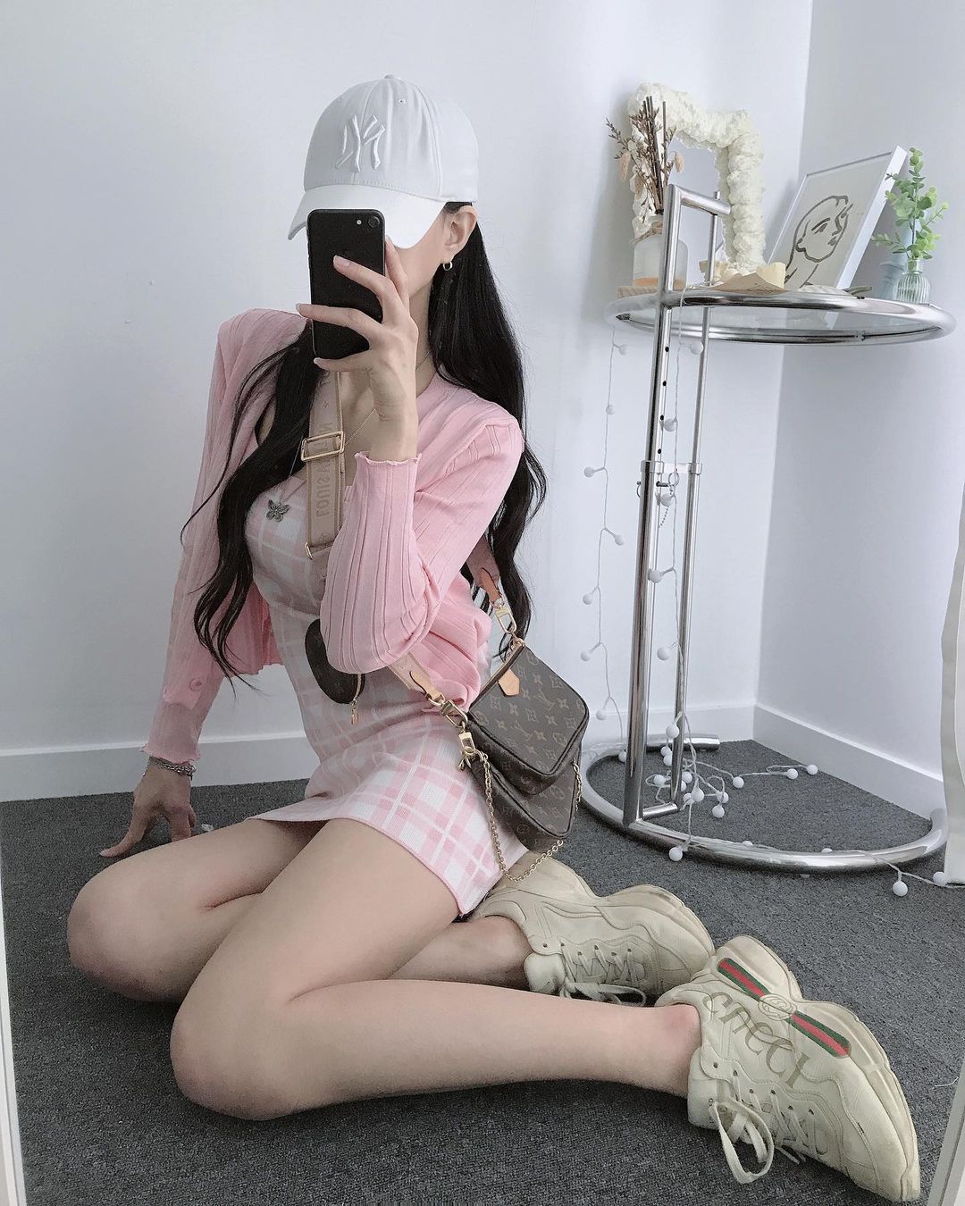 Fashion课代表|吊带裙和针织开衫的搭配超A，换双鞋子就能穿出不同风格，美翻了