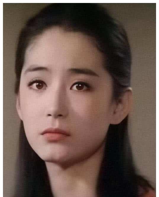 宋轶|“世纪备胎”林青霞:与邓丽君L泳送大佬私照,嫁老实人分房10年