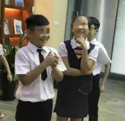  激情犯罪太可怕：女儿被打伤眼睛，父亲持刀捅杀10岁同学致其身亡