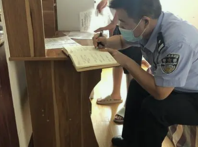宿舍|一间出租屋挤下7个人，中介上门要房租时被吓到报警，结局亮了