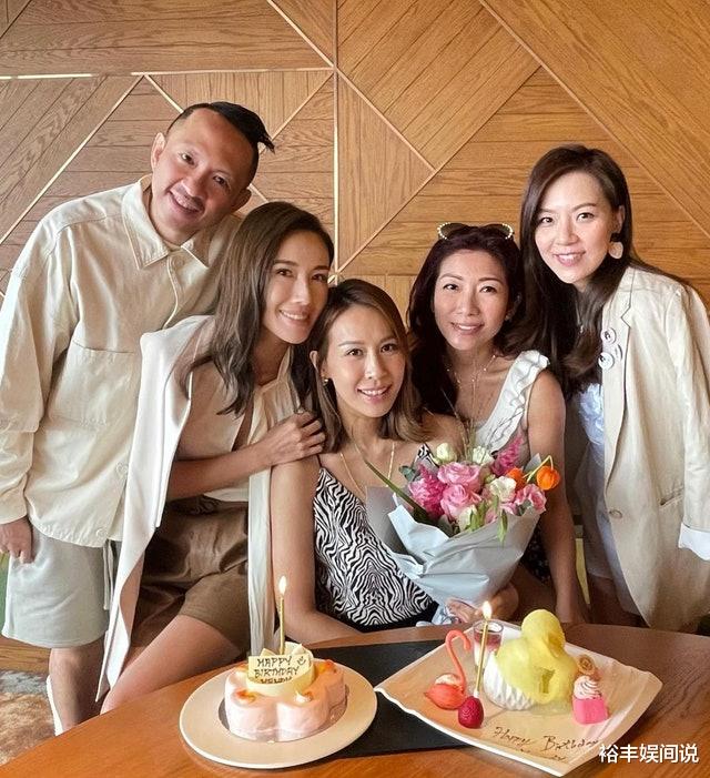 林志炫|两位港姐冠军齐聚庆生！62岁朱玲玲更胜一筹，曹敏莉三胎后仍靓丽
