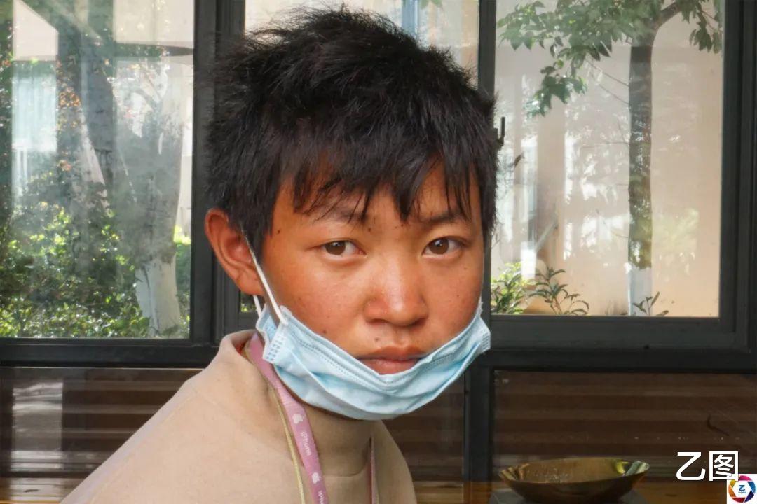 滇藏铁路|女孩1岁受伤留下后遗症，16年后她写了一行字，妈妈无比欣慰