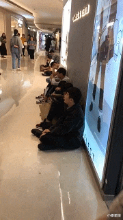 小秦星座|搞笑GIF：本想试探你一下女友，没想到他真的要