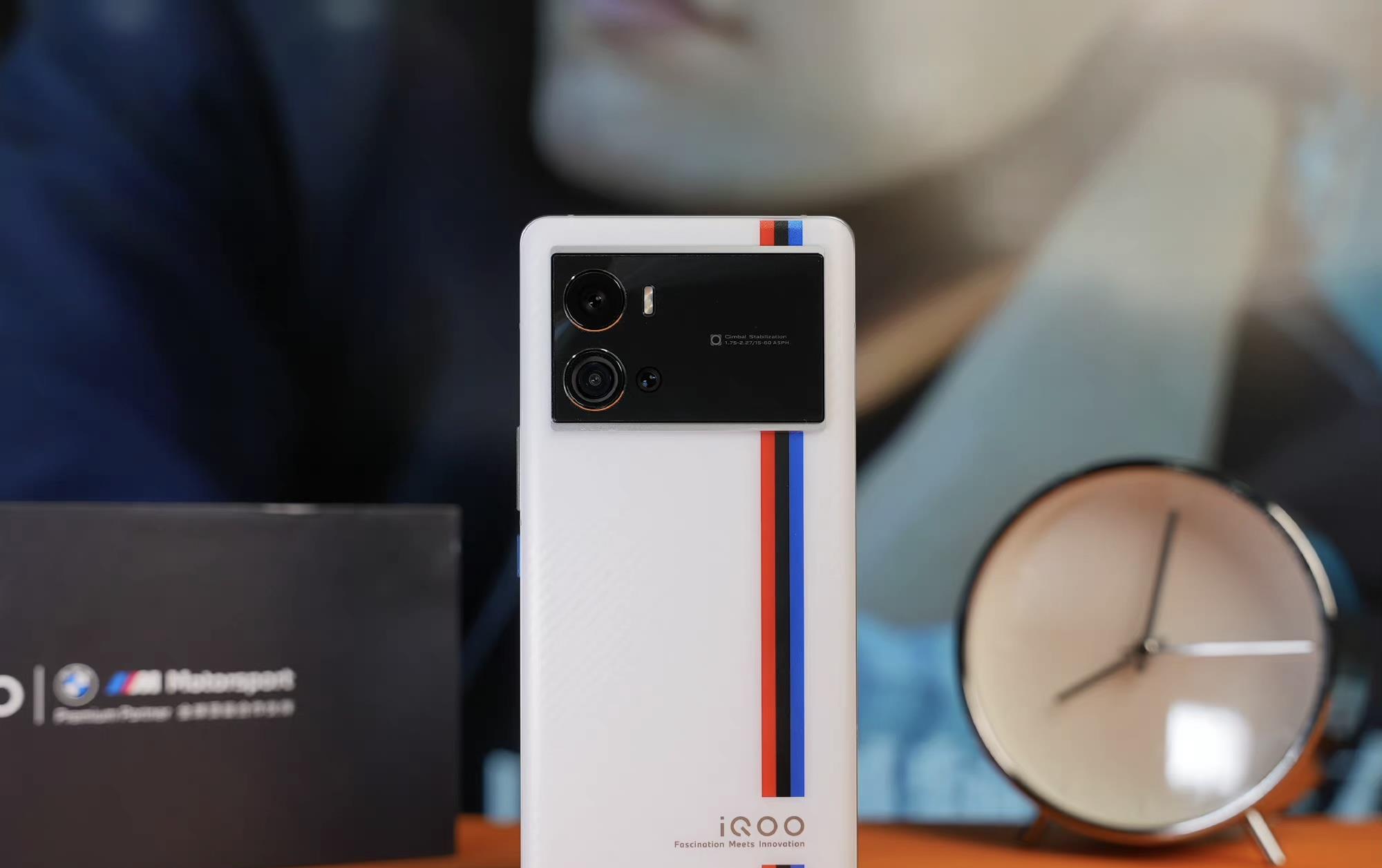 iqoo|在iQOO9Pro和小米12Pro之间纠结了？三大优势，不买小米是对的