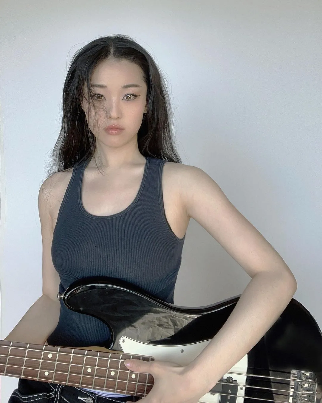 InsDaily|翻版Jennie？这个美女DJ凭“杰尼龟脸”出圈，肉肉身材甜中带辣…