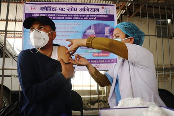 印度商人蜂擁進入尼泊爾，要求接種中國疫苗，遭拒後惱羞成怒-圖3