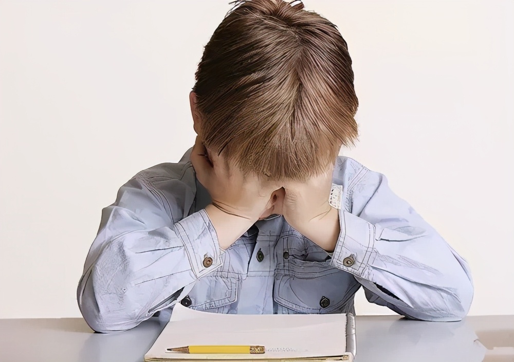 西红柿妈妈|18岁男孩“喜当哥”，原来老妈偷偷生二胎了：事先不告知太伤人