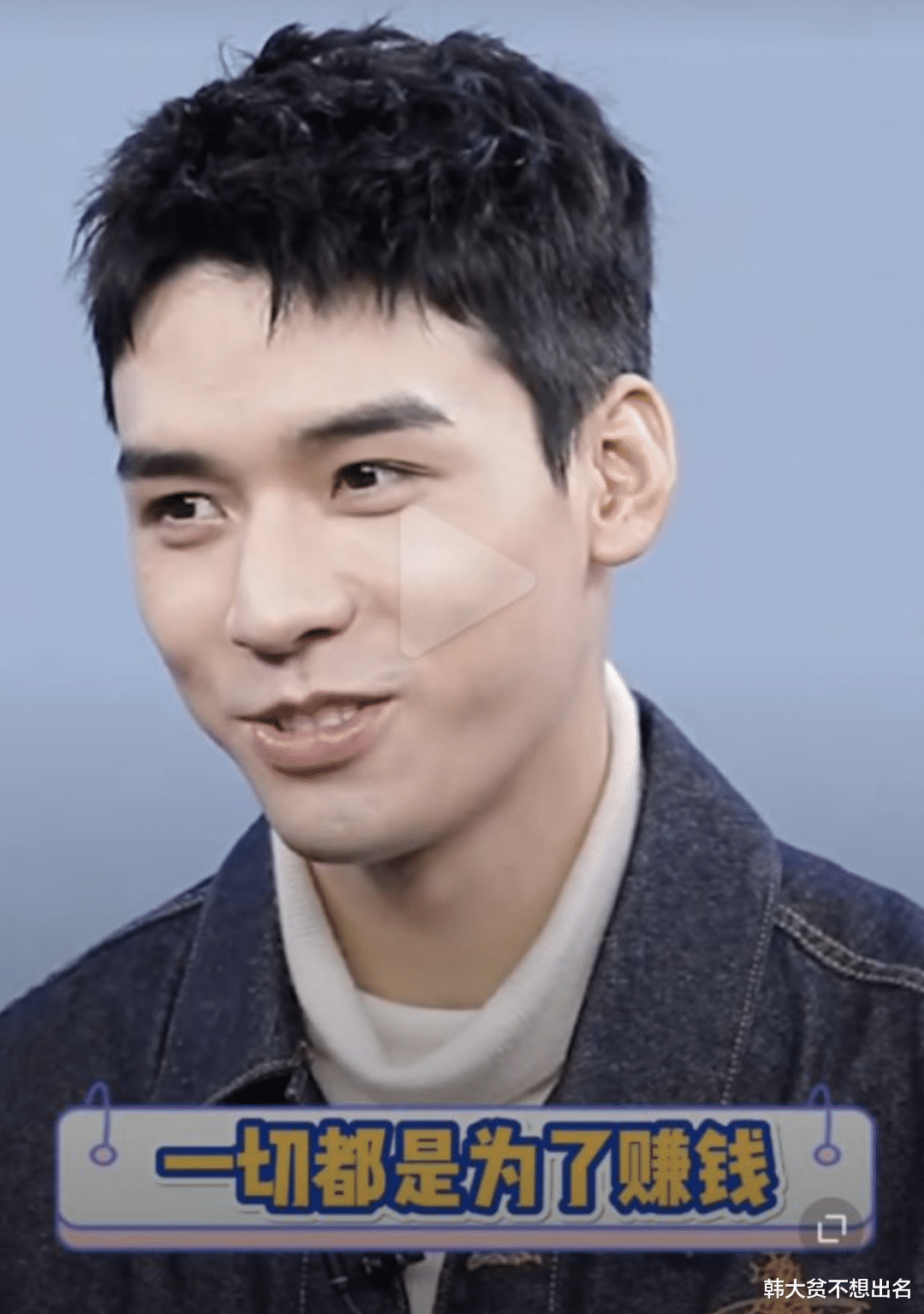 龚俊|龚俊采访节目口误闹尴尬，大学照腹肌瞩目，自拍却暴露生活条件？