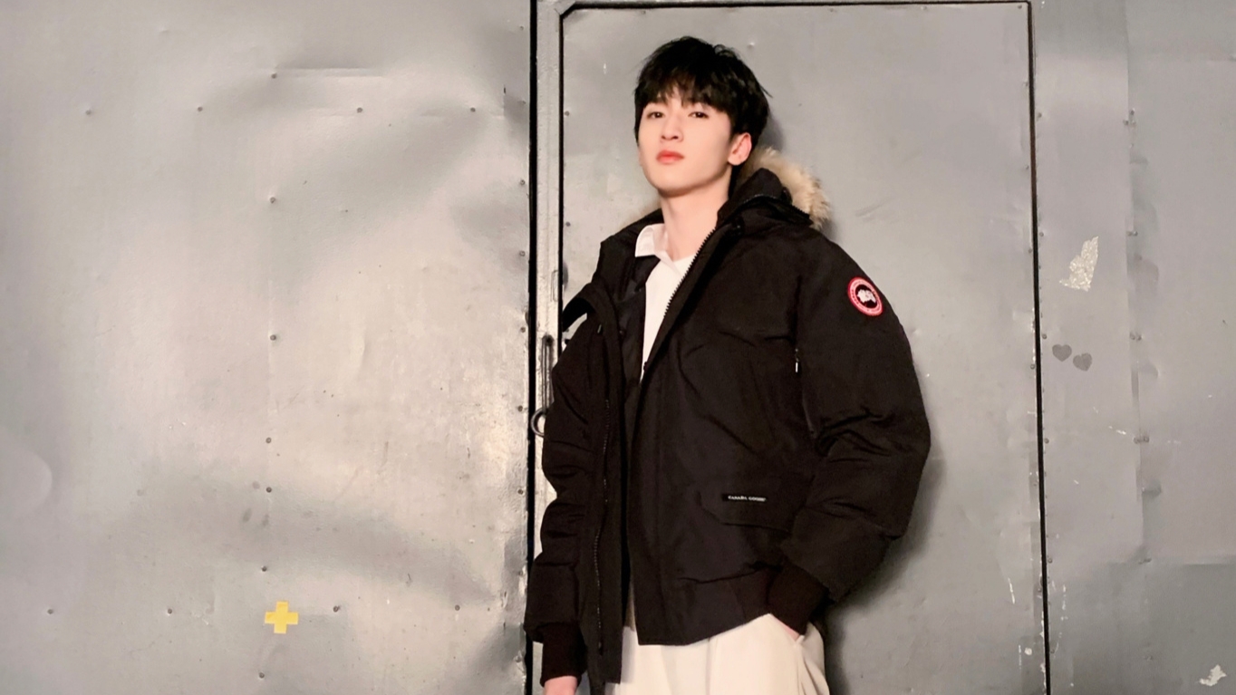 Yi下娱乐 这次时代少年团不点外卖了，改买头套了，像极了家长不在家的样子