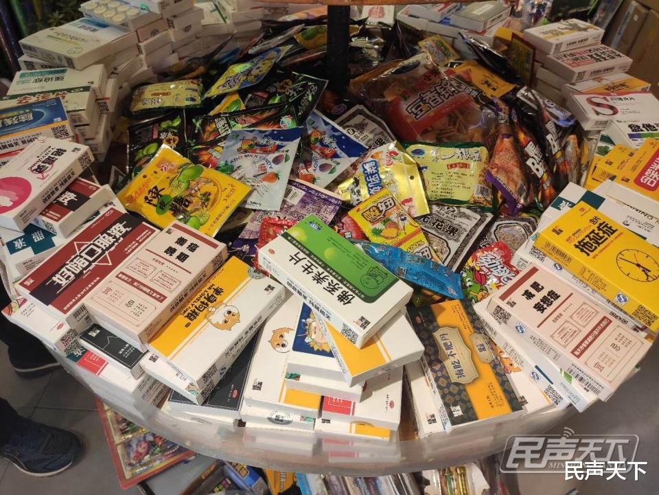 民声天下 如此“创意”！“后悔药”现身洛阳老街！品类繁多 目不暇接
