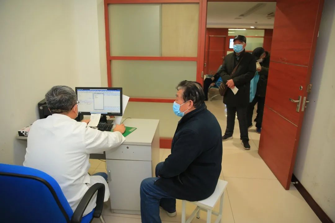 朱医生讲健康 43岁男子，查出肝癌晚期，生前从不喝酒，惋惜：肝癌“敲门声”，别不在意