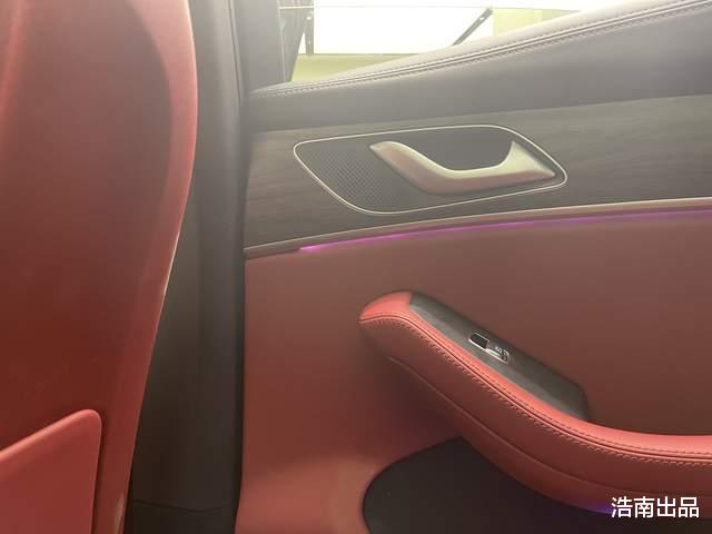 特斯拉|20多万华为赛力斯SF5汽车实体店初体验,能超越特斯拉?