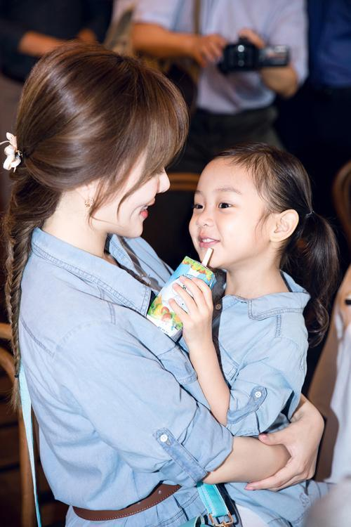 李小璐|“做头发”后续,李小璐PGone仍有联系?被拍一同滑雪甜蜜