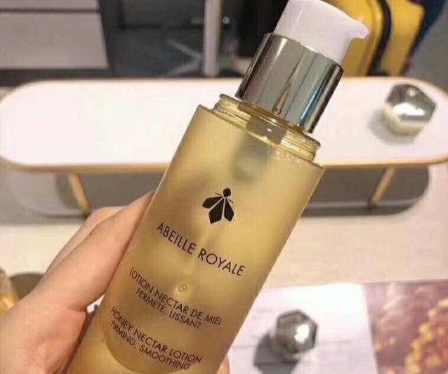 补水|品牌化妆水测评：美白补水抗氧化还能平滑细致，让你焕发年轻光采