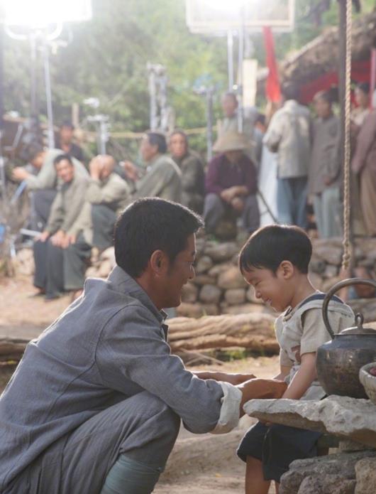 彬仔说经典 吴京的小儿子吴虑到片场探班，并粉墨登场，场面非常温馨