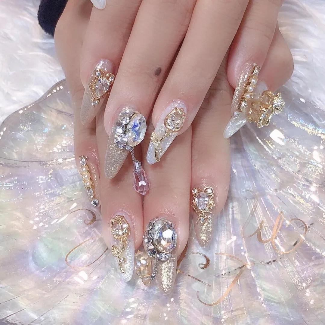 美甲|过年最适合做这些BlingBling美甲！