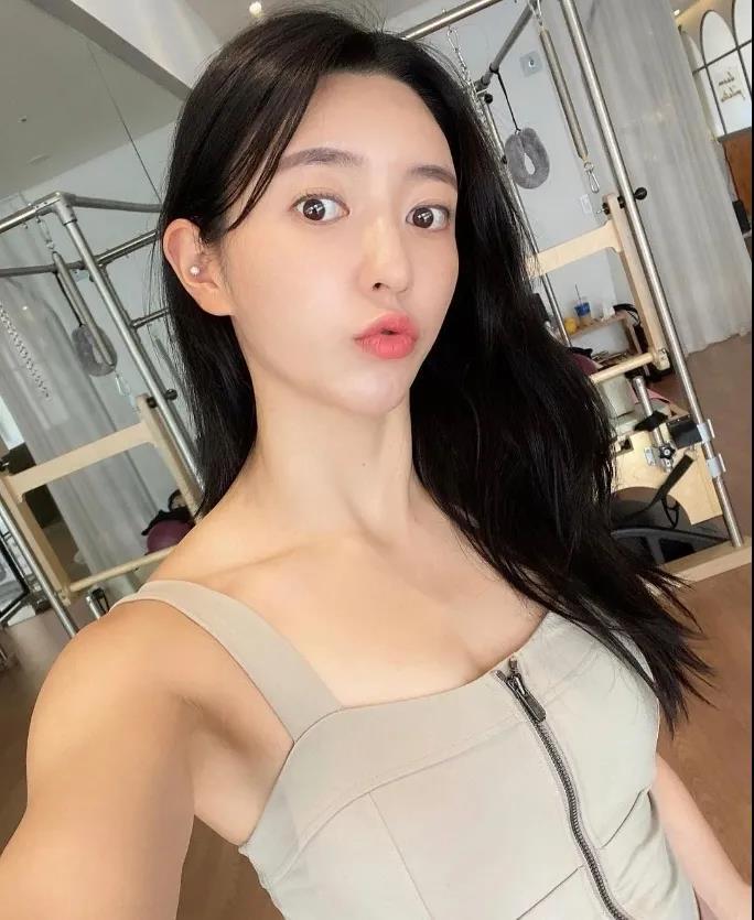 时尚圈的奇葩大喵|金牌实力偶像的颜值!田径李英爱S型身材美得不真实,不当爱豆好可惜