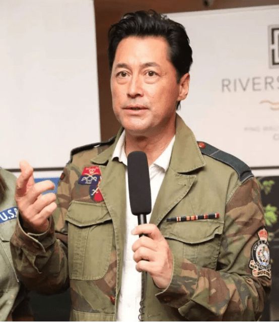 王敏德|56岁王敏德宣布大女儿将与女朋友结婚，不介意两人一起怀孕！