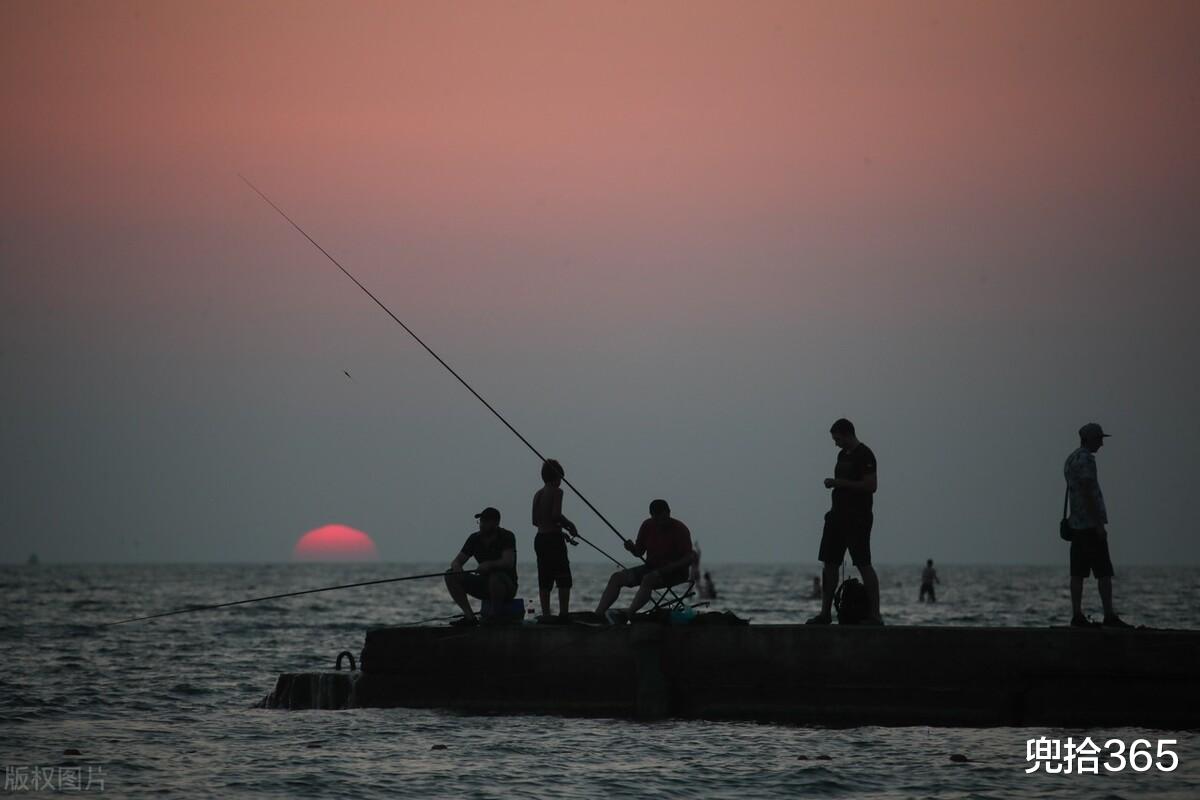 广东省|1.4米长70斤重，广东一男子野钓实现大鱼梦！网友：还穿上丝袜了