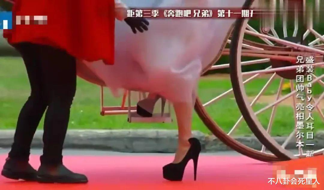 花仙子|明星身高内卷太严重，踩恨天高走红毯，合影狂垫脚，增高垫好明显