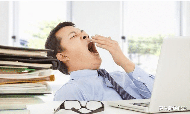 肝脏|男性晨起后3个“异常”，肝或已经“烂如渔网”，一个不占，肝还“强壮”