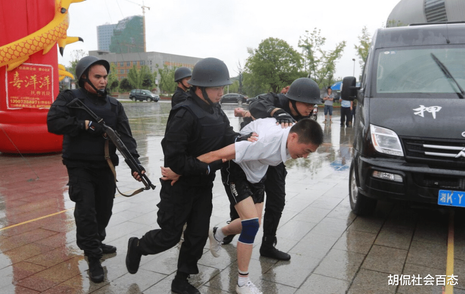 茂名 茂名交警被袭身亡原因曝光，网友谴责歹徒：一点小事，太心狠了！