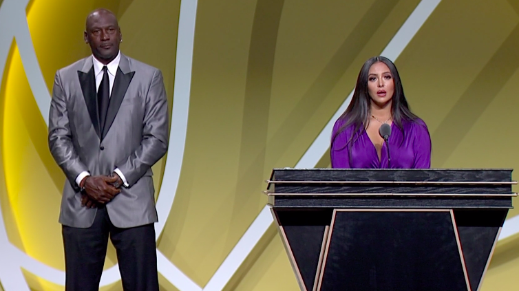 科比·布莱恩特|热搜第一!瓦妮莎强忍泪水跟科比心灵对话,湖人官方第一时间致敬